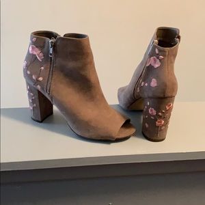 New booties with pink flowers
